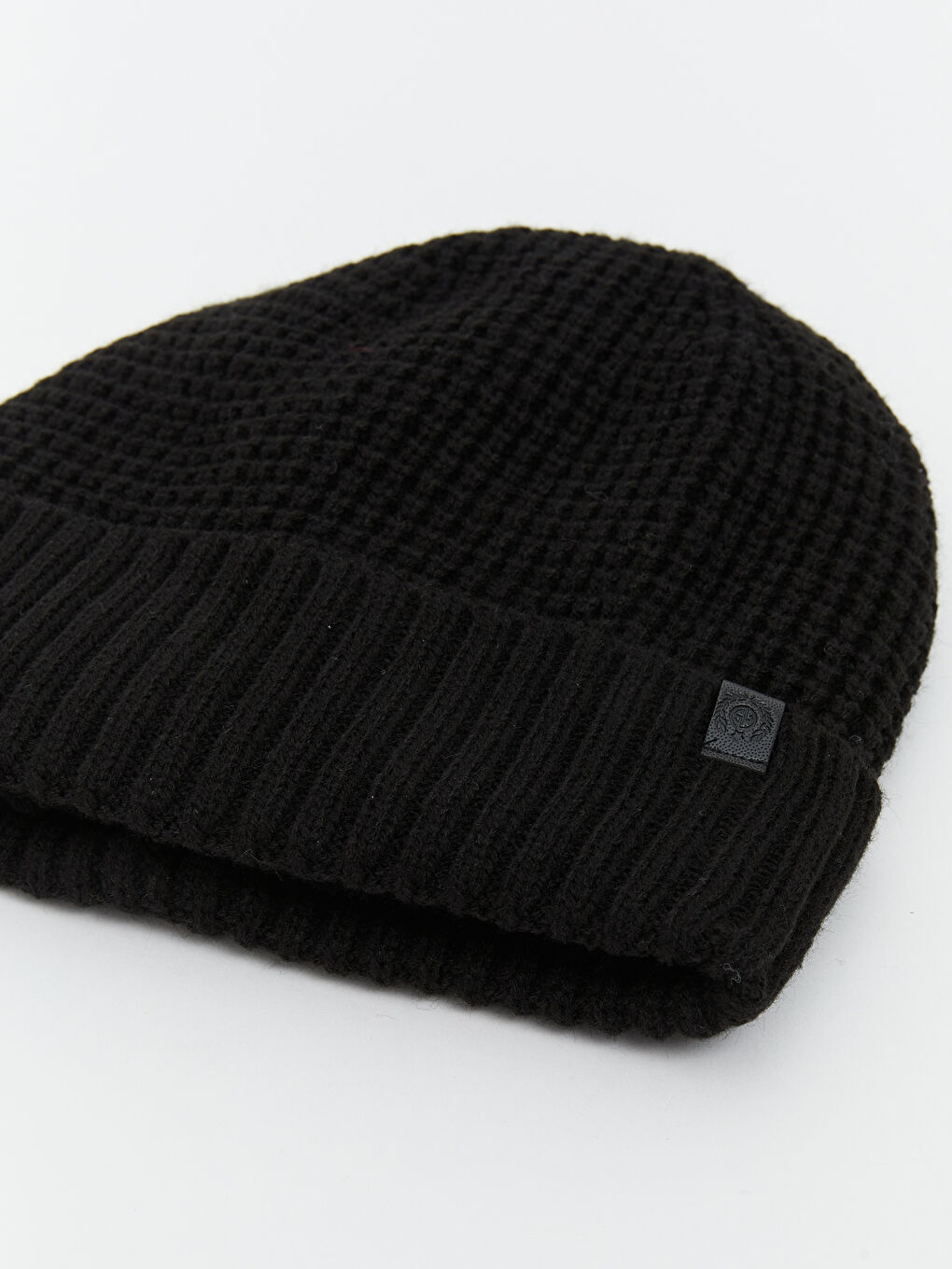 Siyah Etiket Baskılı Triko Erkek Bere-4