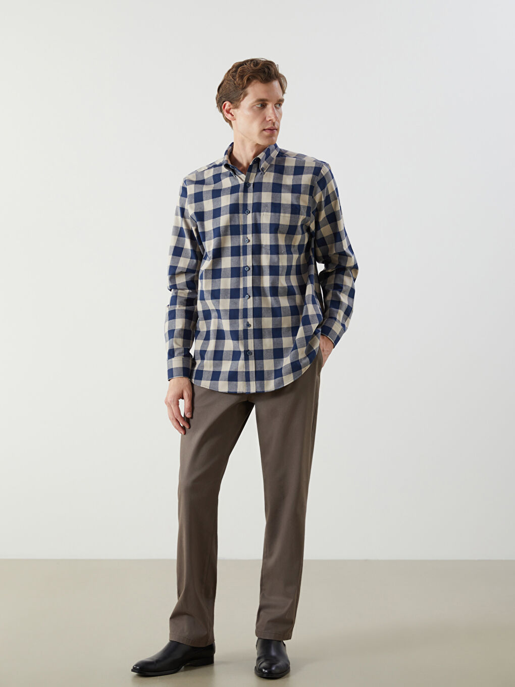 LCWAIKIKI Classic Standard Fit Gabardine Men's Chino Trousers -W40429Z8-KDE