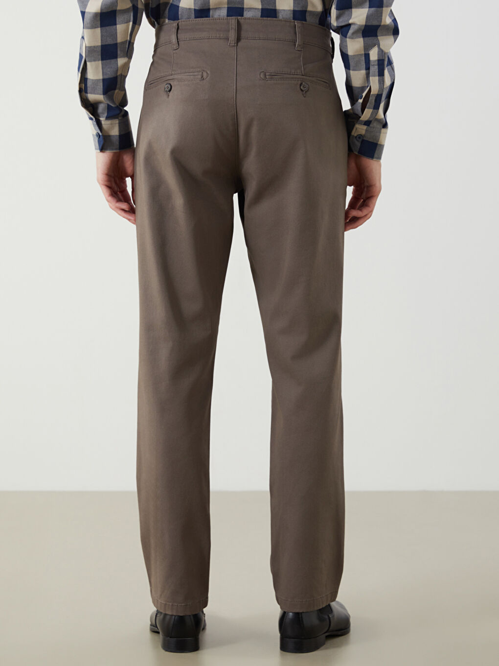 LCWAIKIKI Classic Standard Fit Gabardine Men's Chino Trousers -W40429Z8-KDE