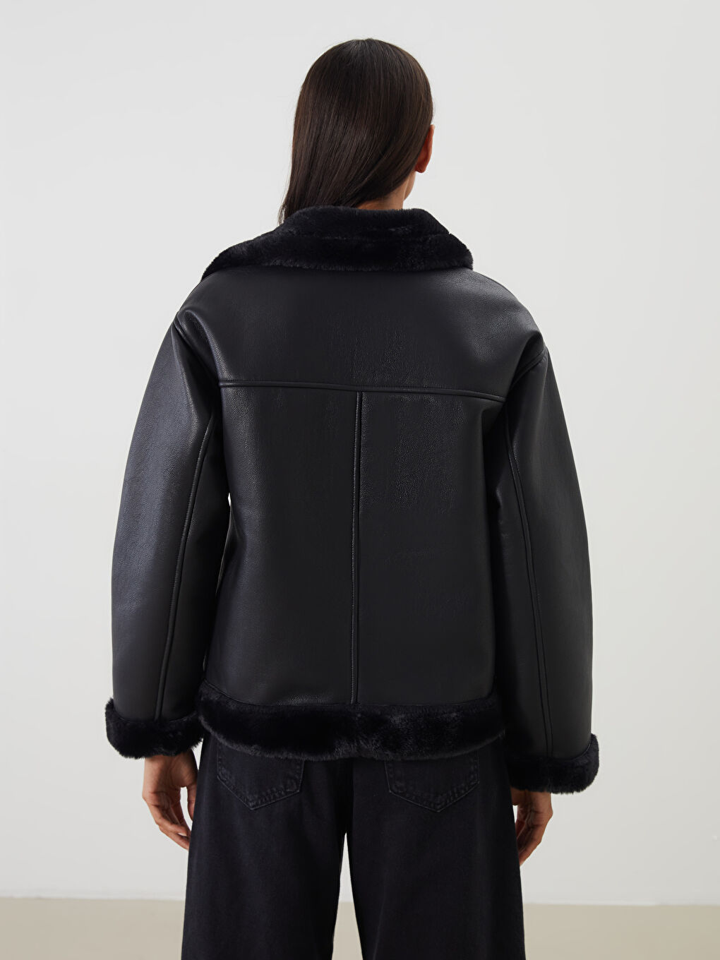 Siyah Kadın Biker Yaka Düz Deri Görünümlü Mont-9