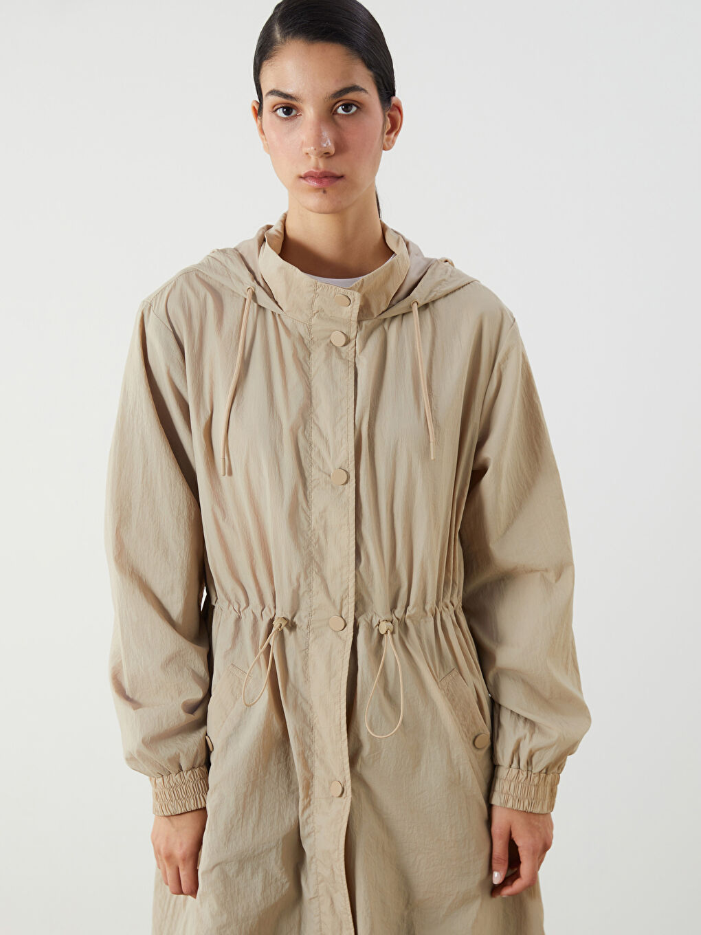 Bej Kadın Kapüşonlu Düz Yağmurluk-2