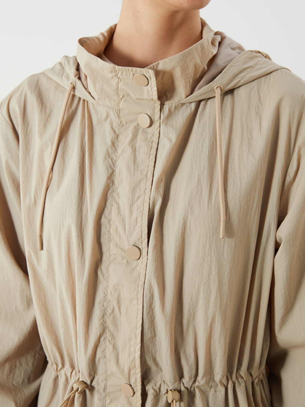 Bej Kadın Kapüşonlu Düz Yağmurluk-4