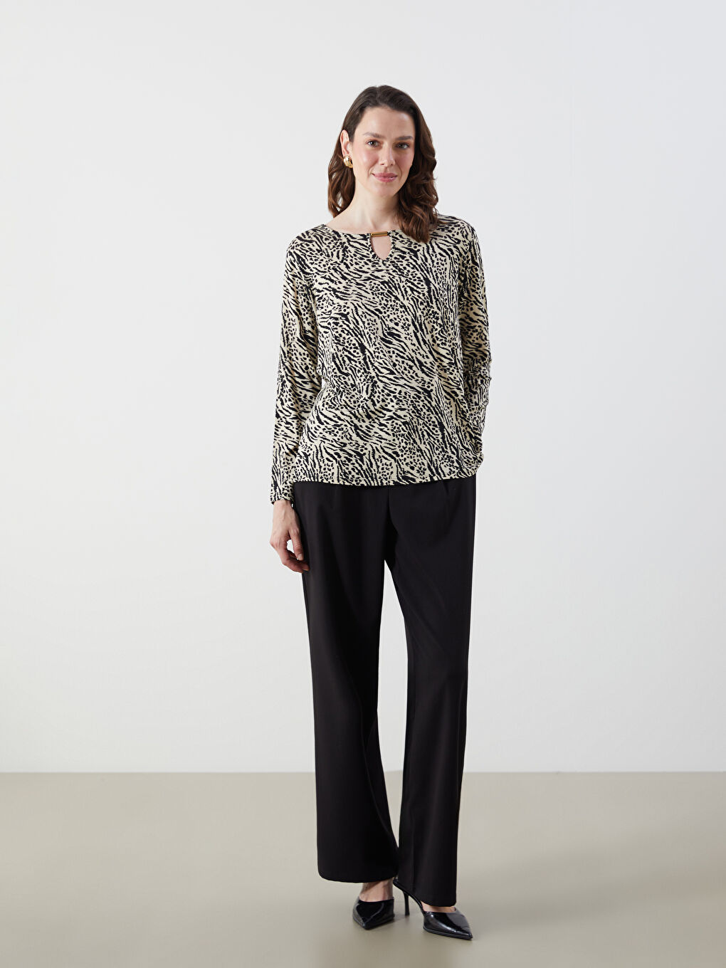 Ekru Bisiklet Yaka Desenli Uzun Kollu Kadın Bluz-1