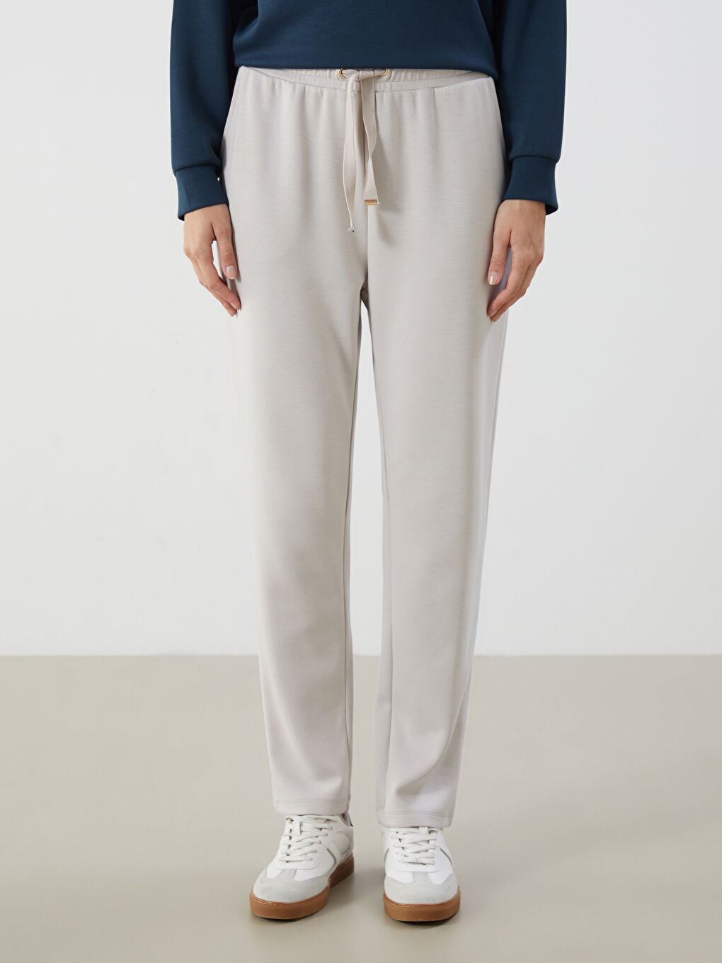 LCWAIKIKI Classic Women's Sweatpants with Elastic Waist -S58224Z8-QYF