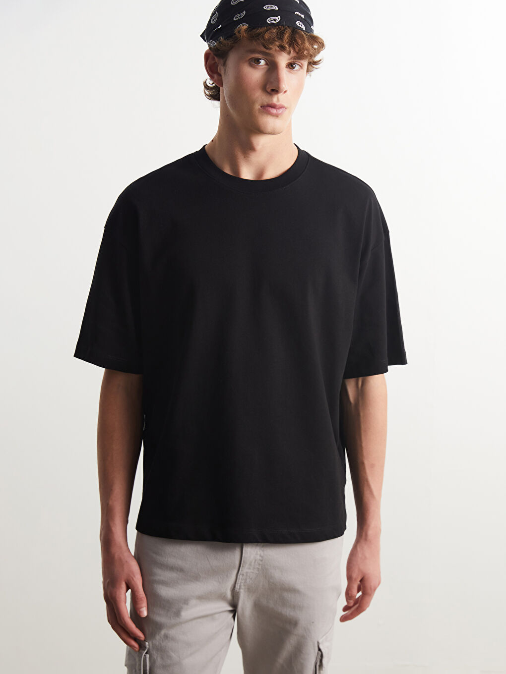 Siyah Bisiklet Yaka Penye Erkek Tişört-1