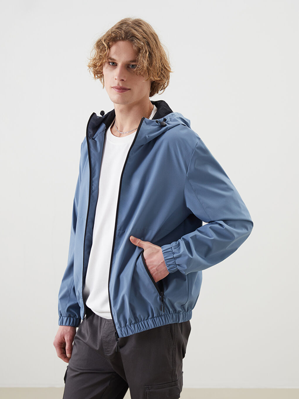 Mavi Standart Kalıp Kapüşonlu Erkek Yağmurluk