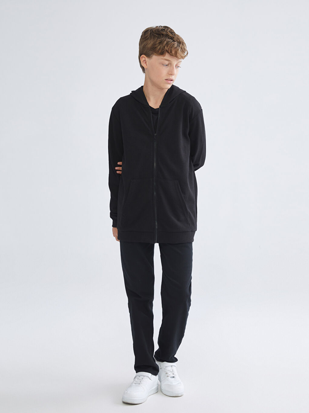 Siyah Kapüşonlu Erkek Çocuk Fermuarlı Sweatshirt-1
