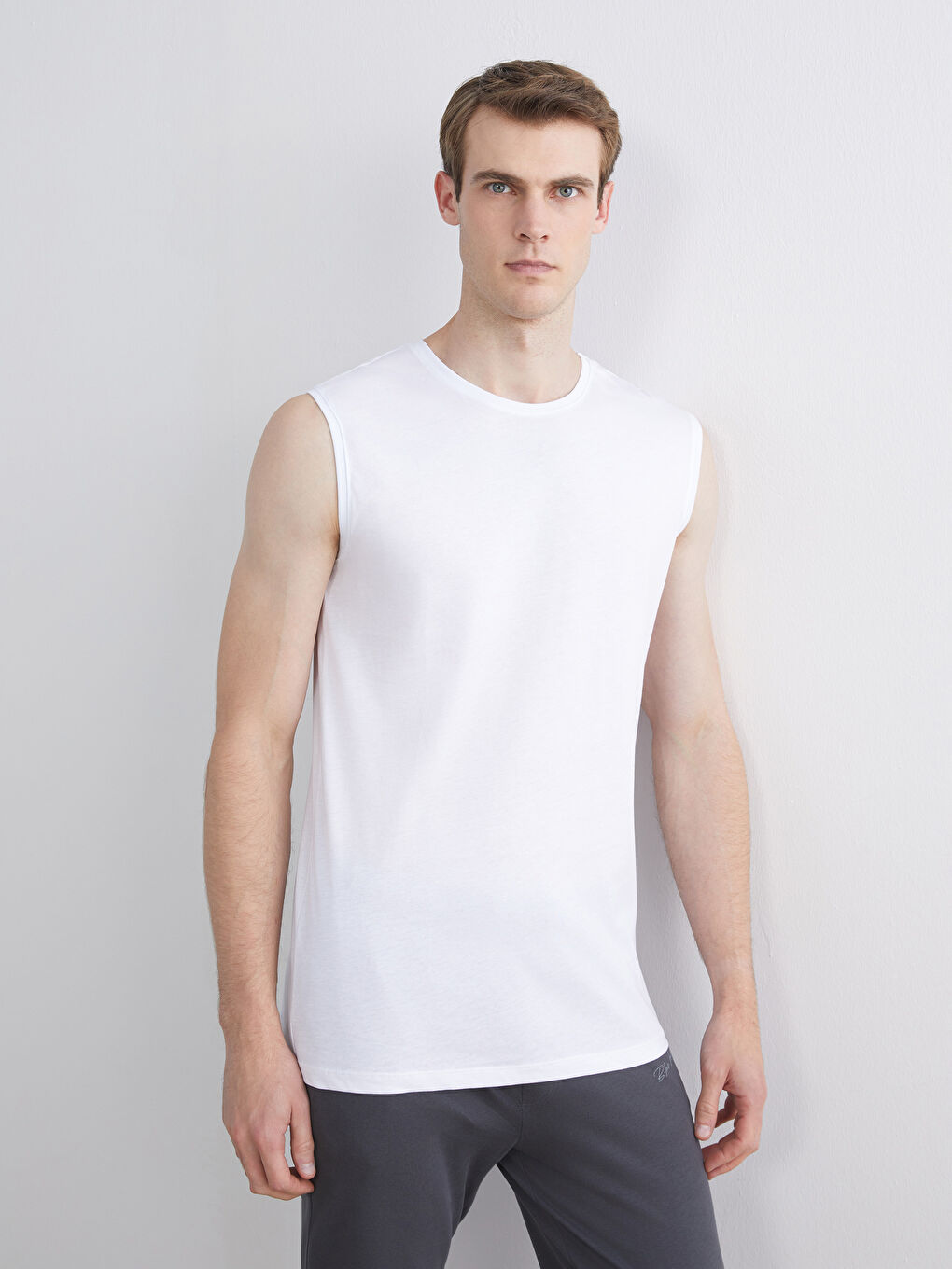 Beyaz Bisiklet Yaka Kolsuz Pamuklu Erkek Atlet-1