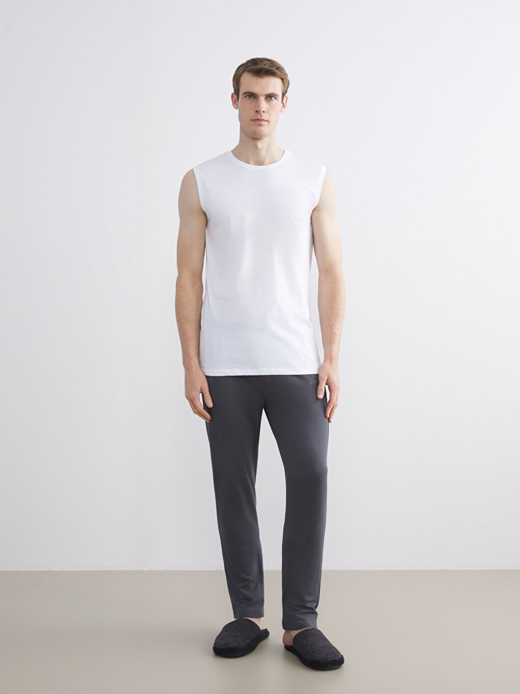 Beyaz Bisiklet Yaka Kolsuz Pamuklu Erkek Atlet-2