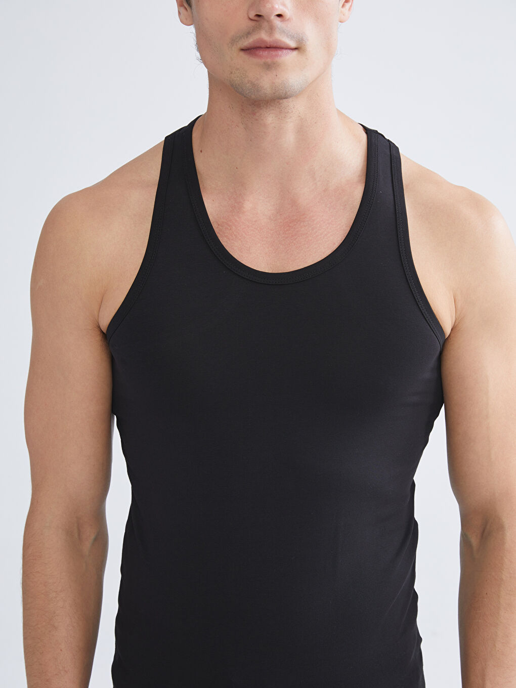 Siyah U Yaka Penye Erkek Atlet-2