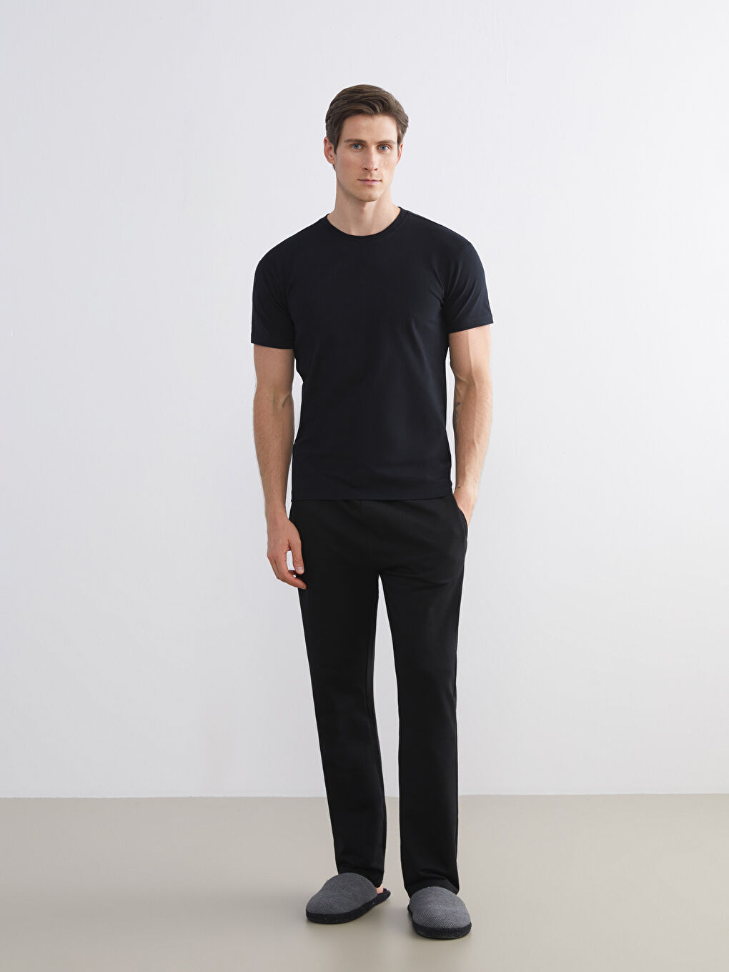 Ерлерге арналған дөңгелек жағалы қысқа жеңді майка-1