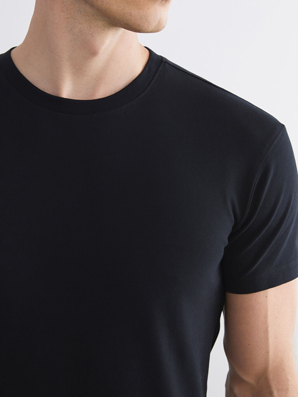 Ерлерге арналған дөңгелек жағалы қысқа жеңді майка-2