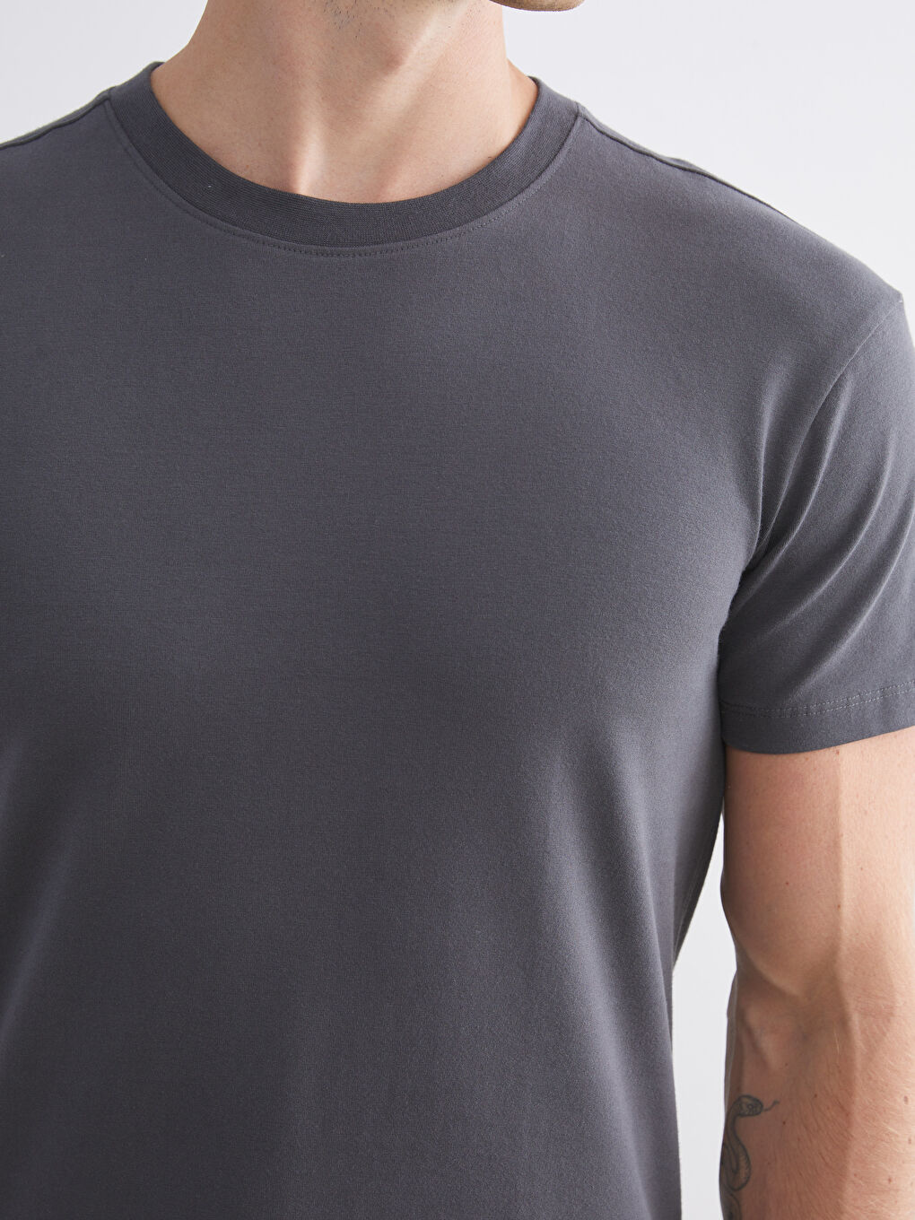 Gri Bisiklet Yaka Kısa Kollu Erkek Atlet-2