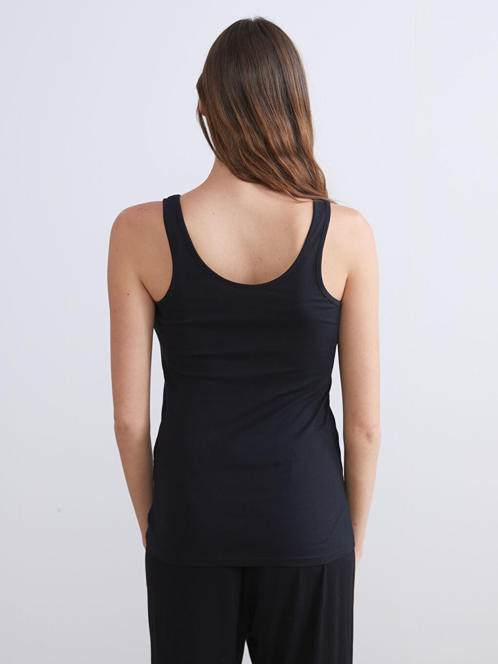 Женская майка с U-образным вырезом-6