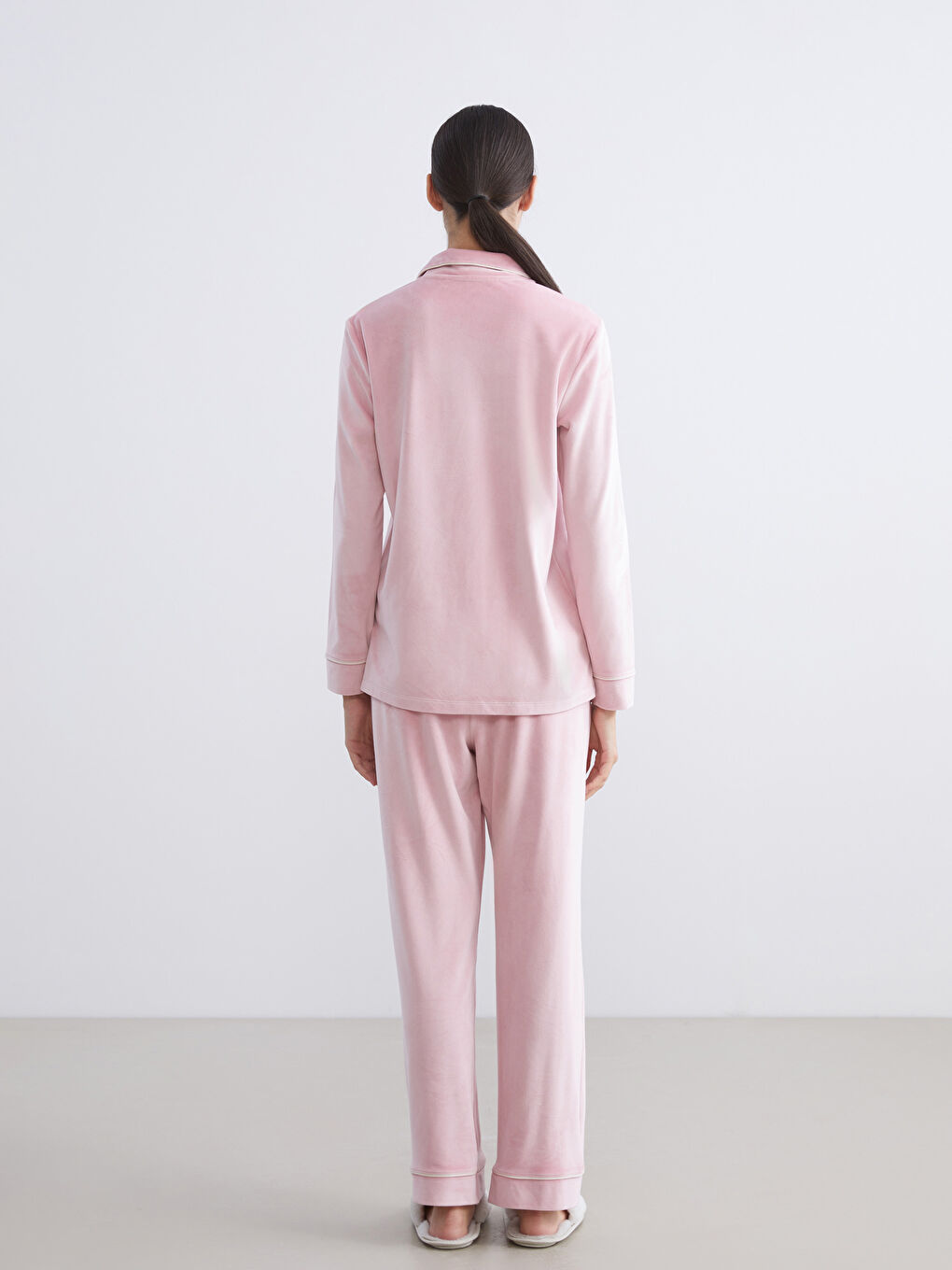 Pembe Gömlek Yaka Kadife Kadın Pijama Takımı-4