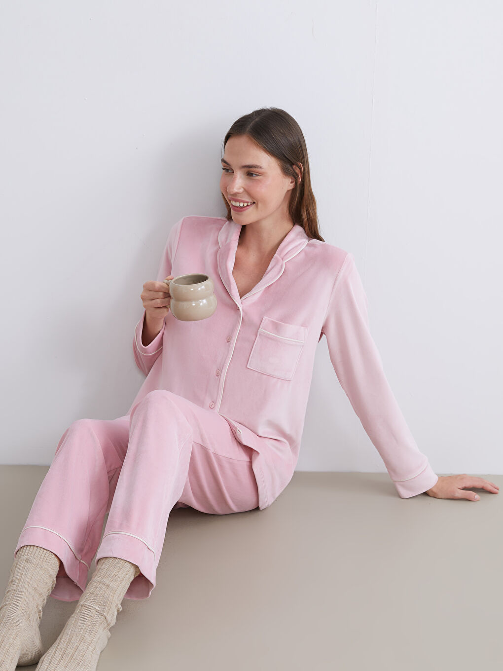 Pembe Gömlek Yaka Kadife Kadın Pijama Takımı