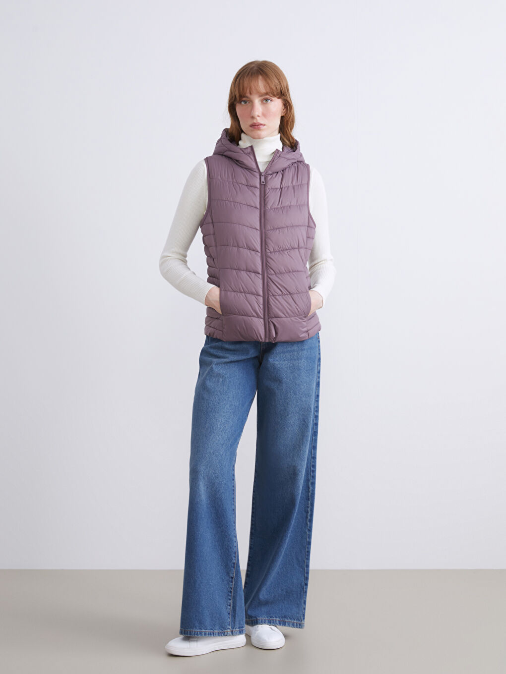 LCWAIKIKI Classic Hooded Women's Puffer Gilet -W50792Z8-J4B