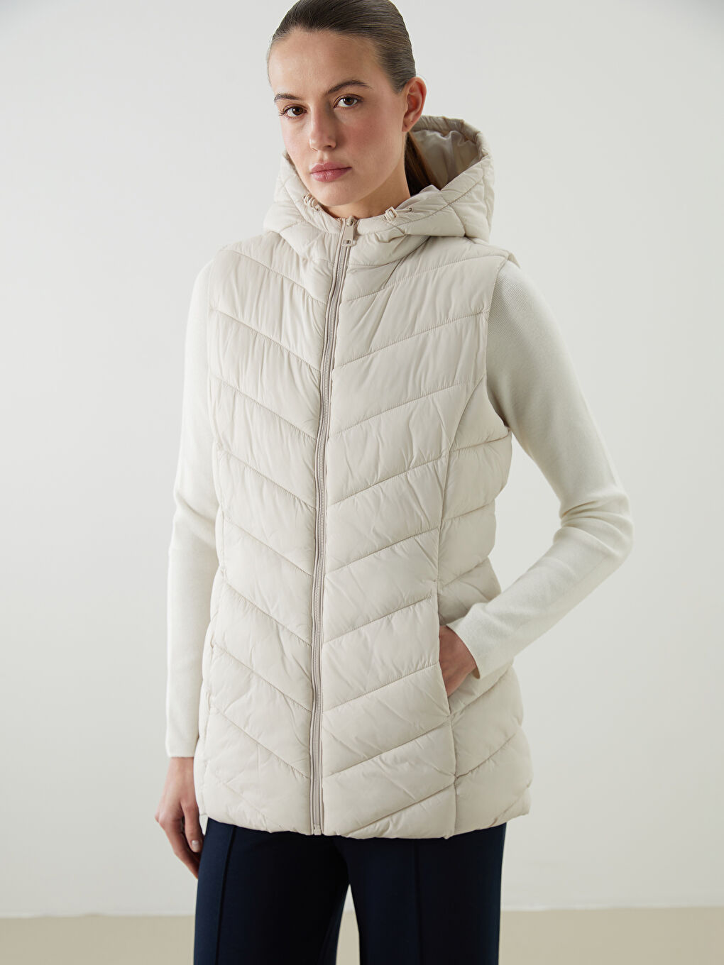 LCWAIKIKI Classic Hooded Women's Puffer Gilet -W50793Z8-CSW