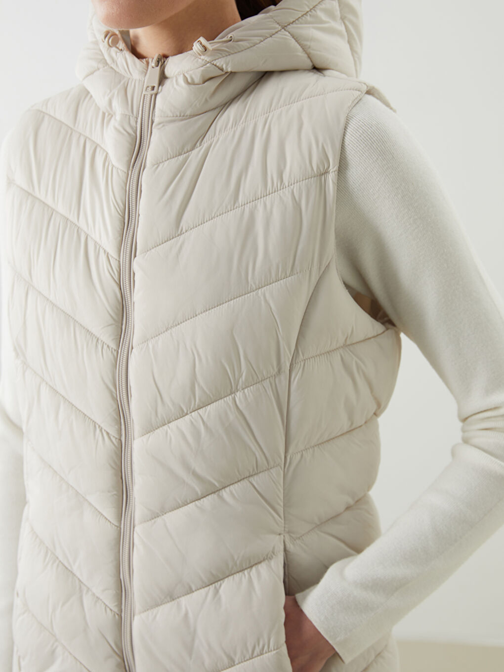 LCWAIKIKI Classic Hooded Women's Puffer Gilet -W50793Z8-CSW