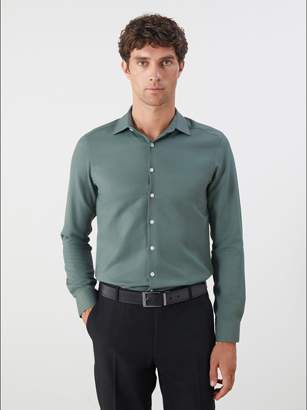 LCWAIKIKI Formal قميص رجالي دوبي بقصة ضيقة وكم طويل -W50804Z8-CRN