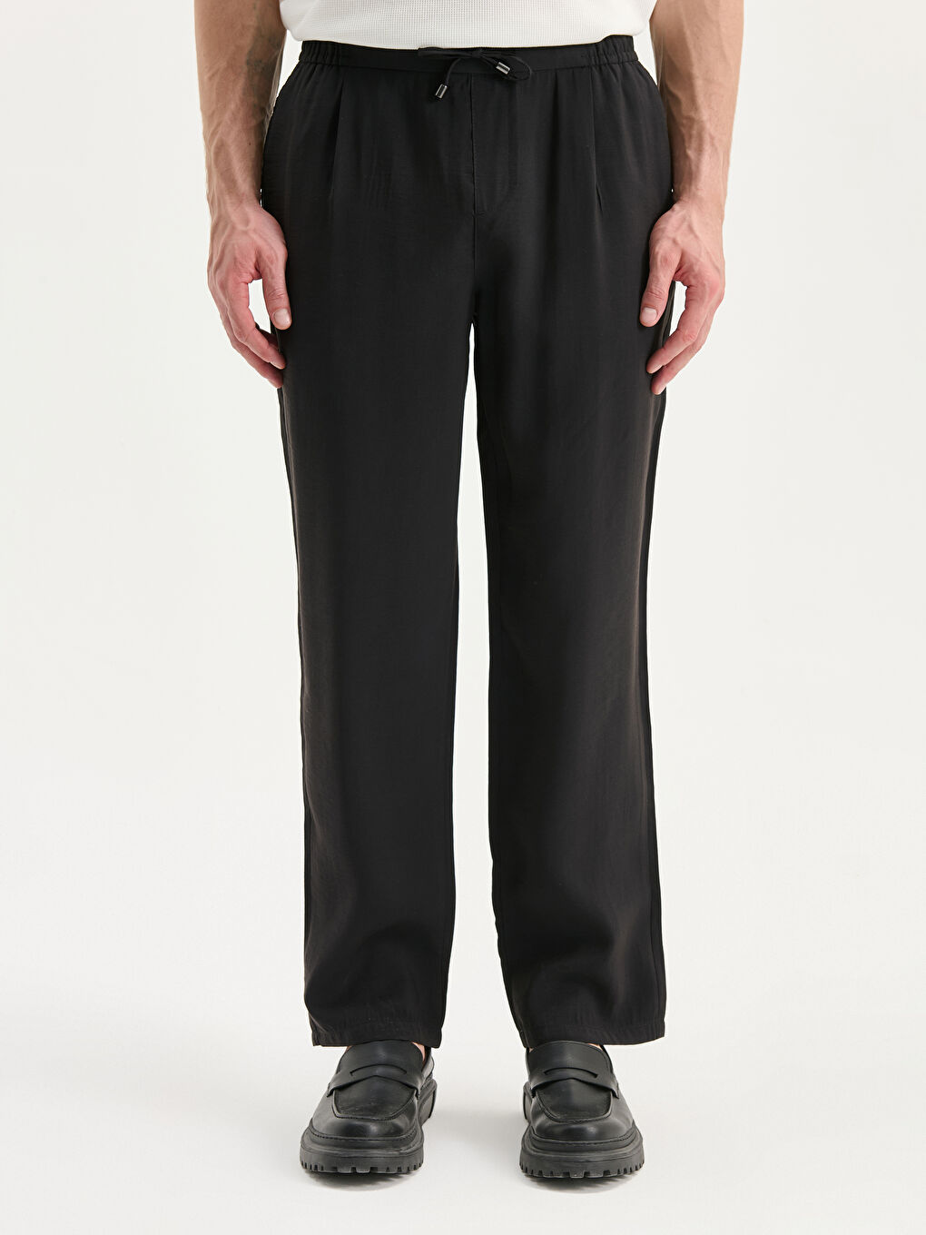 Siyah Standart Kalıp Erkek Pantolon-1