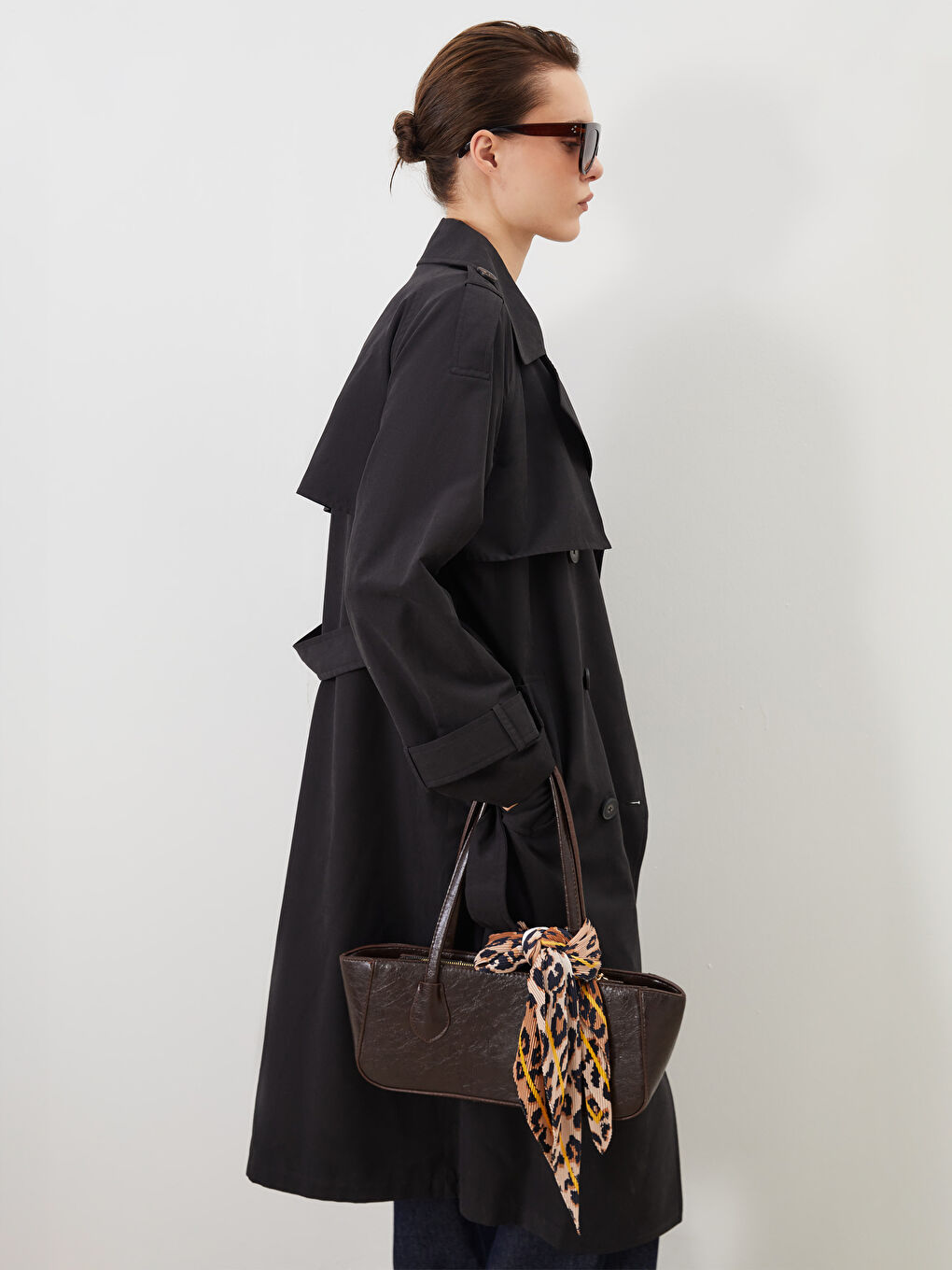 LCW Modest معطف واقٍ من المطر أسود امرأة -W51528Z8-CVL