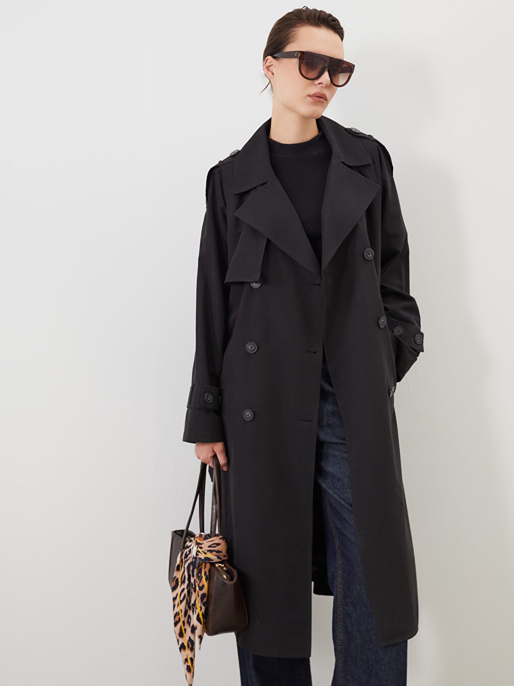 LCW Modest معطف واقٍ من المطر أسود امرأة -W51528Z8-CVL