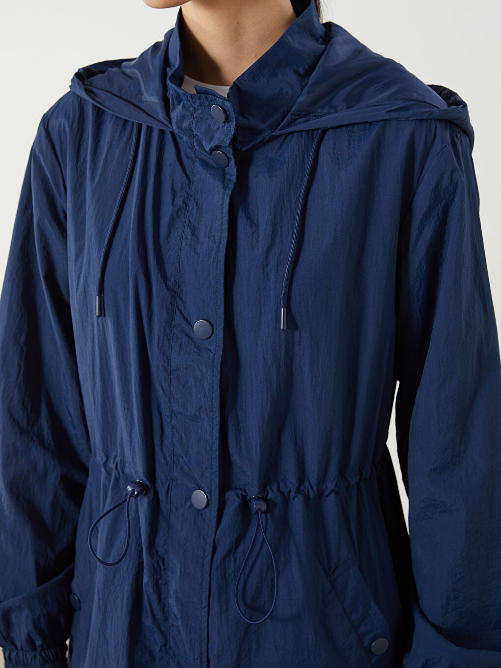 Lacivert Kadın Kapüşonlu Düz Yağmurluk-2