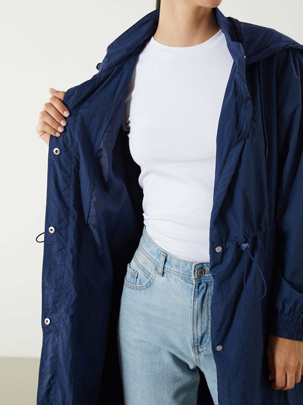 Lacivert Kadın Kapüşonlu Düz Yağmurluk-3
