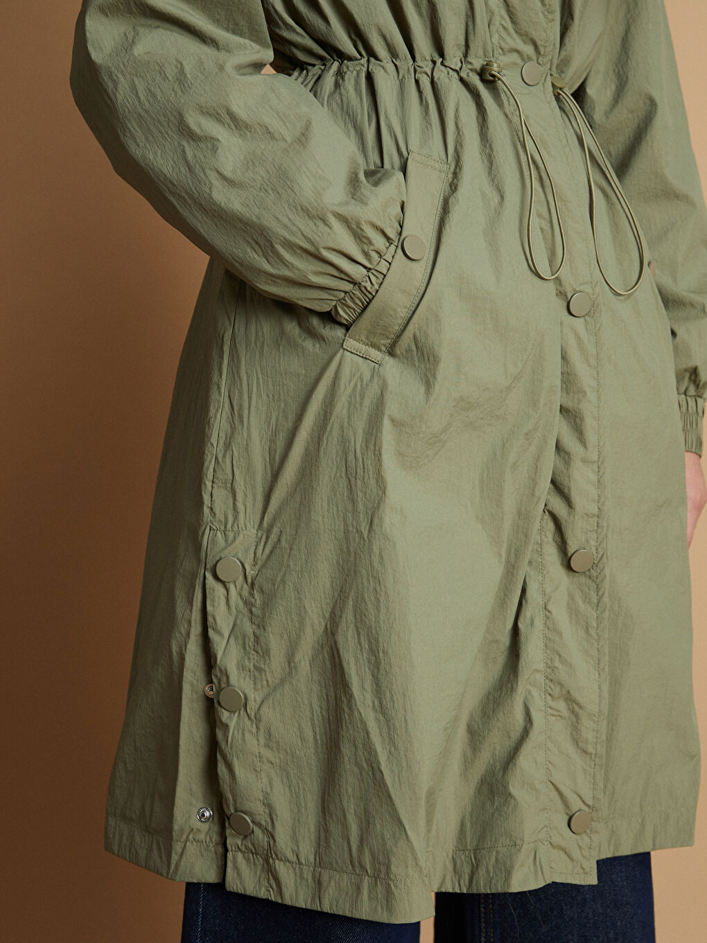 Haki Kadın Kapüşonlu Düz Yağmurluk-4