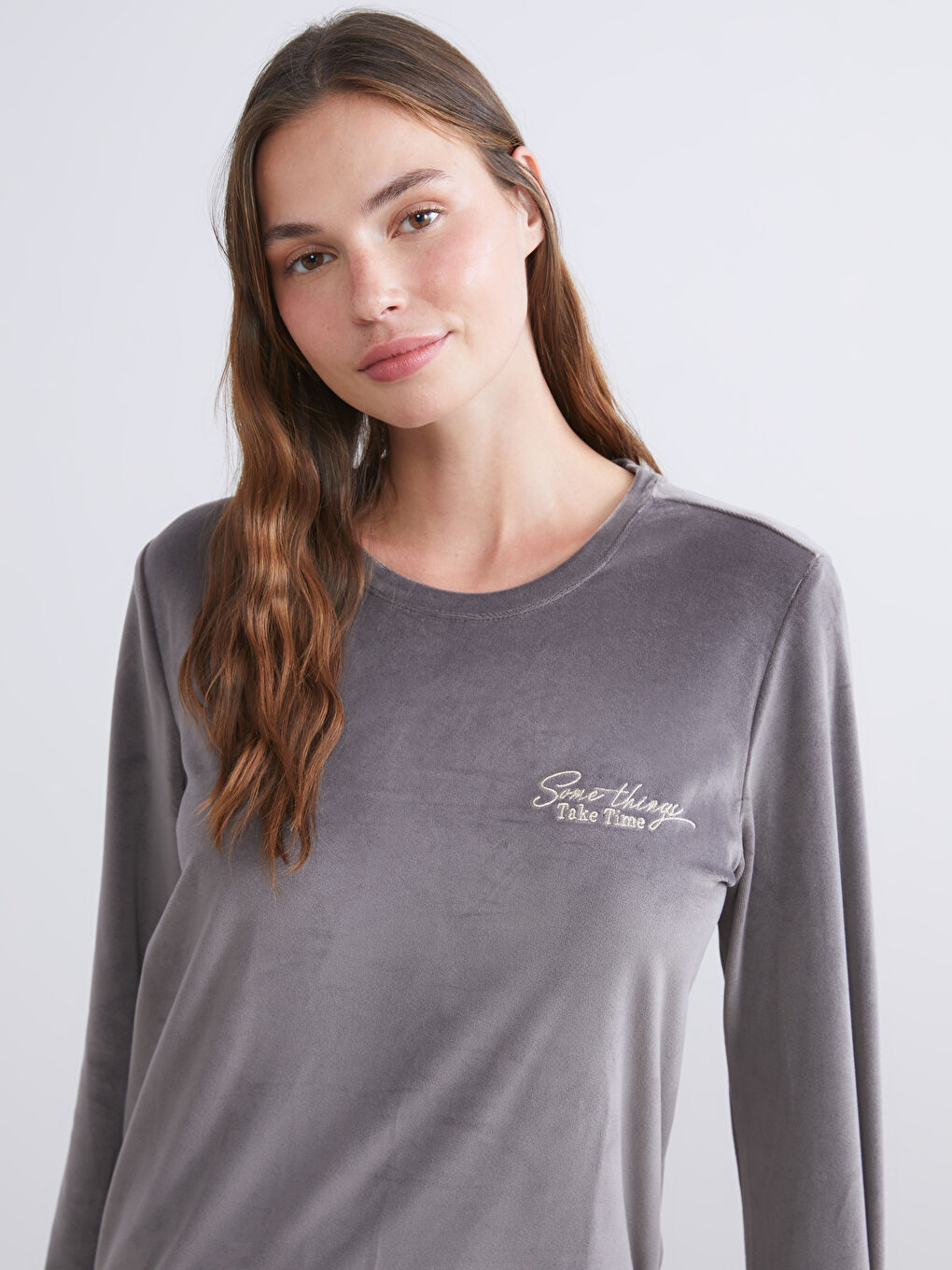 Crew Neck Embroidered Velvet Women's Pyjama Set-1