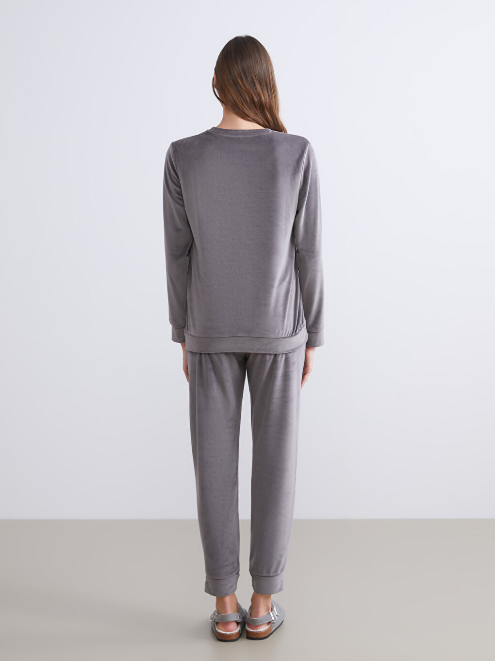 Crew Neck Embroidered Velvet Women's Pyjama Set-3