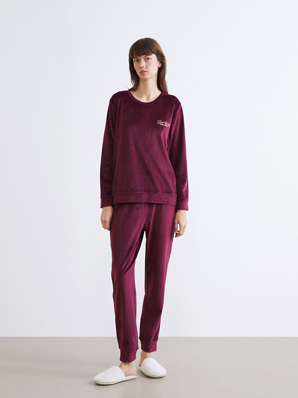 Crew Neck Embroidered Velvet Women's Pyjama Set