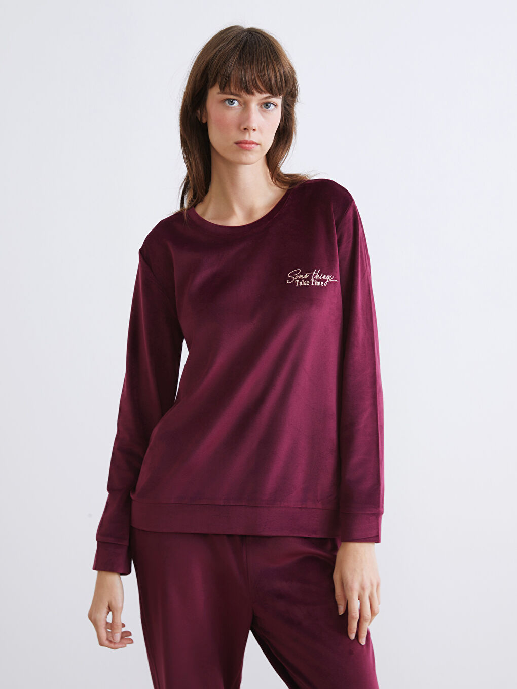Crew Neck Embroidered Velvet Women's Pyjama Set-1