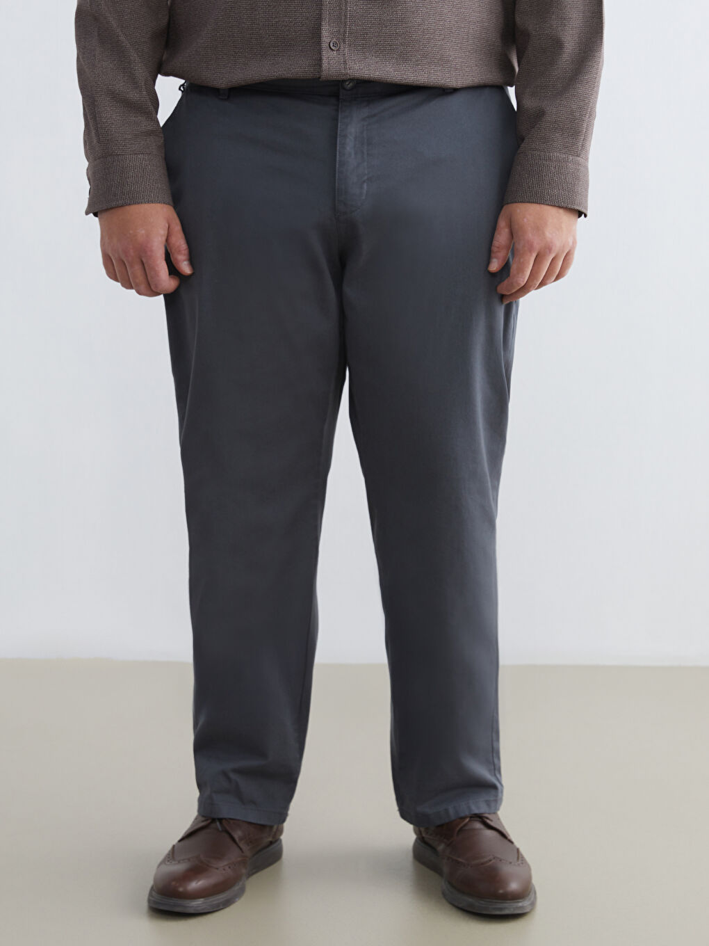 Брюки чино мужские из габардина стандартного кроя-9