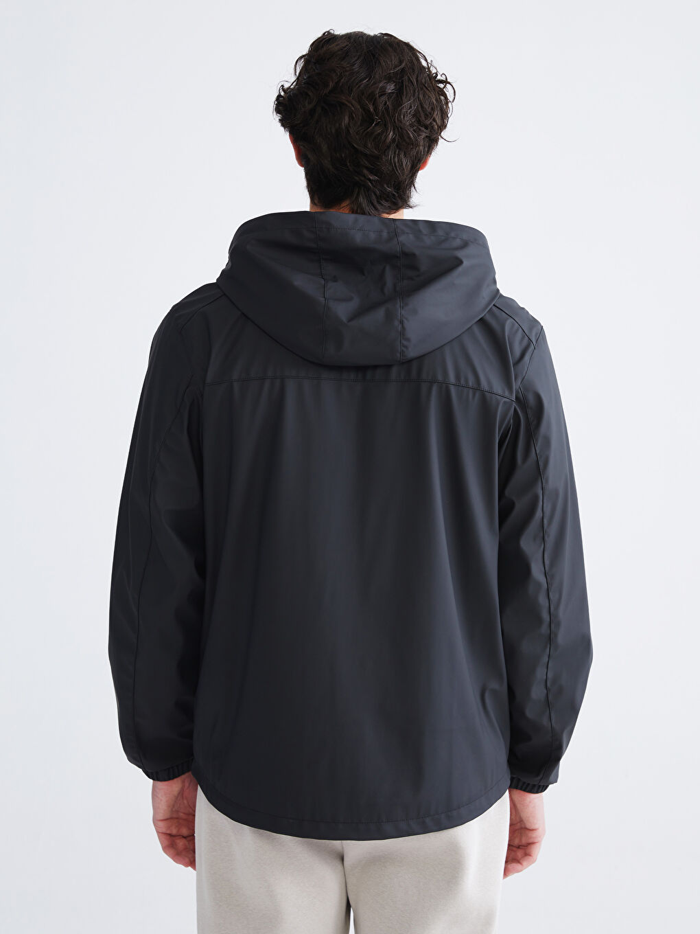 Siyah Standart Kalıp Kapüşonlu Erkek İnce Mont-10