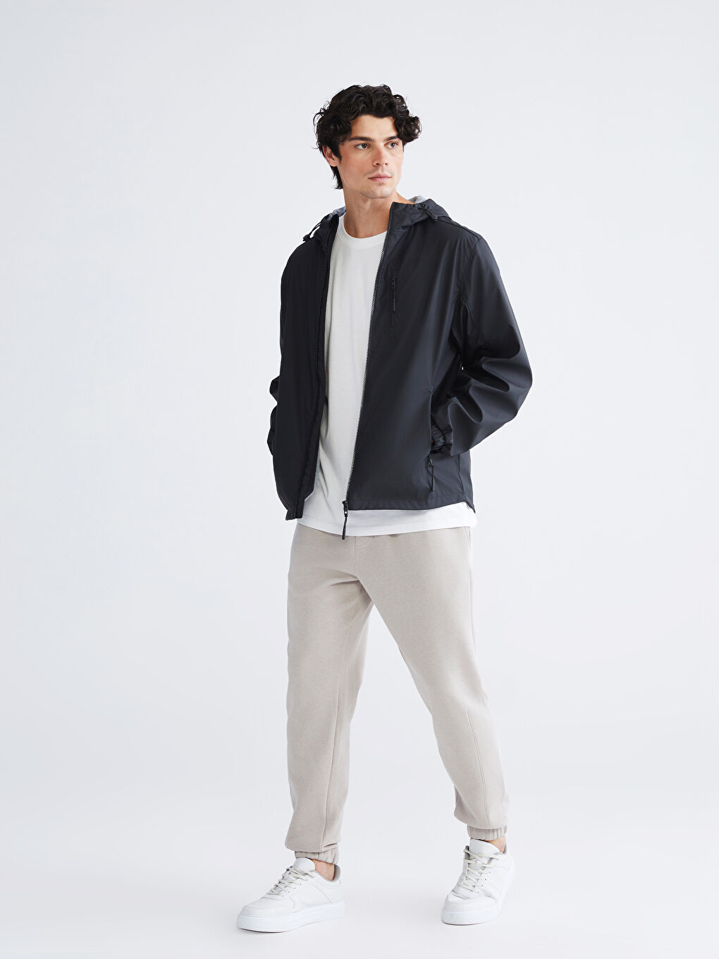 Siyah Standart Kalıp Kapüşonlu Erkek İnce Mont-2