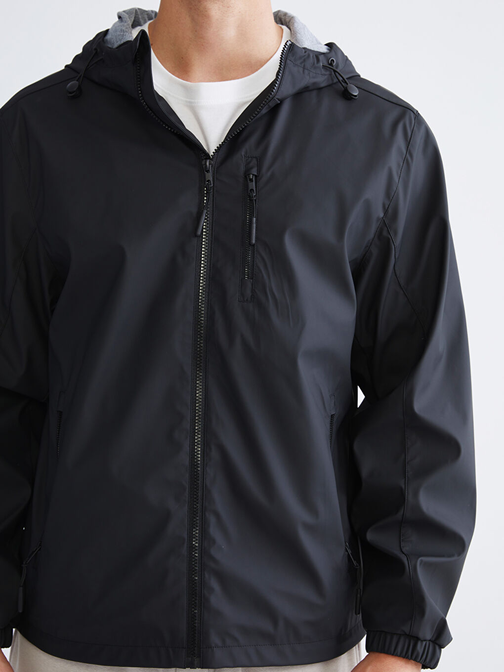 Siyah Standart Kalıp Kapüşonlu Erkek İnce Mont-4