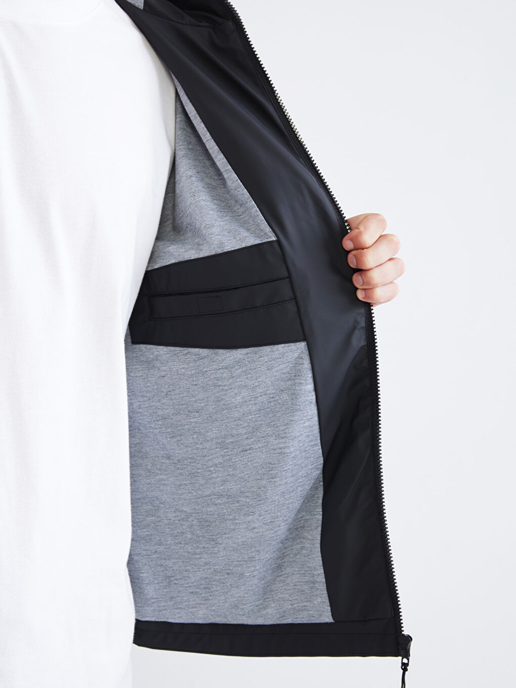 Siyah Standart Kalıp Kapüşonlu Erkek İnce Mont-6