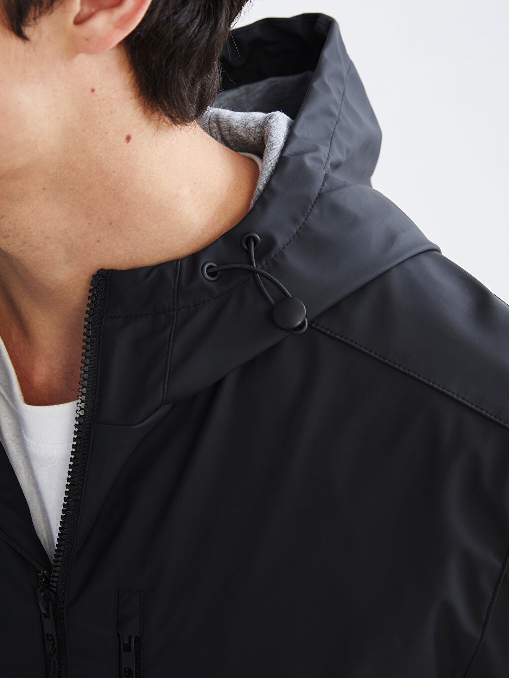 Siyah Standart Kalıp Kapüşonlu Erkek İnce Mont-8