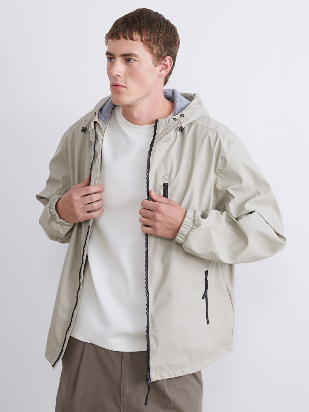 Bej Standart Kalıp Kapüşonlu Erkek İnce Mont