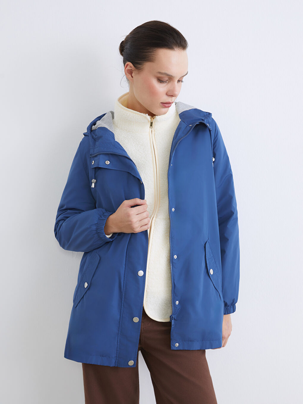 Mavi Kapüşonlu Kadın Yağmurluk-1
