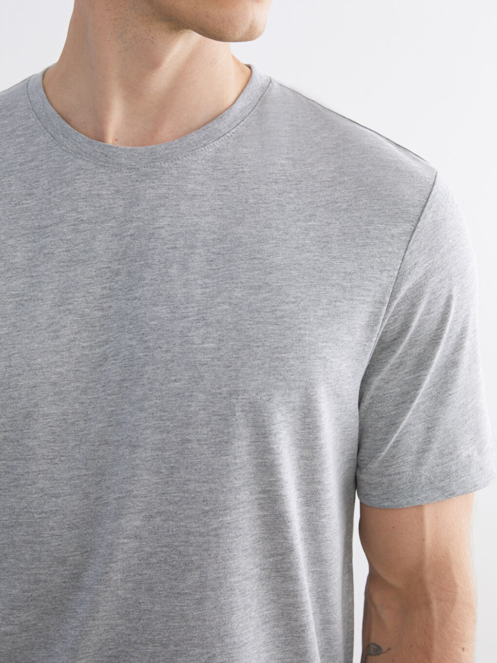 Gri Bisiklet Yaka Penye Erkek Tişört-3