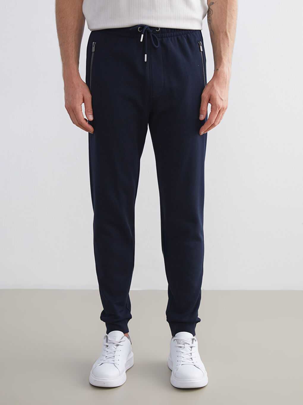 Man NAVY Jogger Sweatpants-1