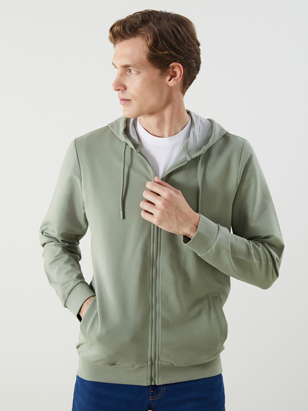 LCWAIKIKI Basic Hooded Long Sleeve Men's Zip-Up Sweatshirt -W52054Z8-YVQ