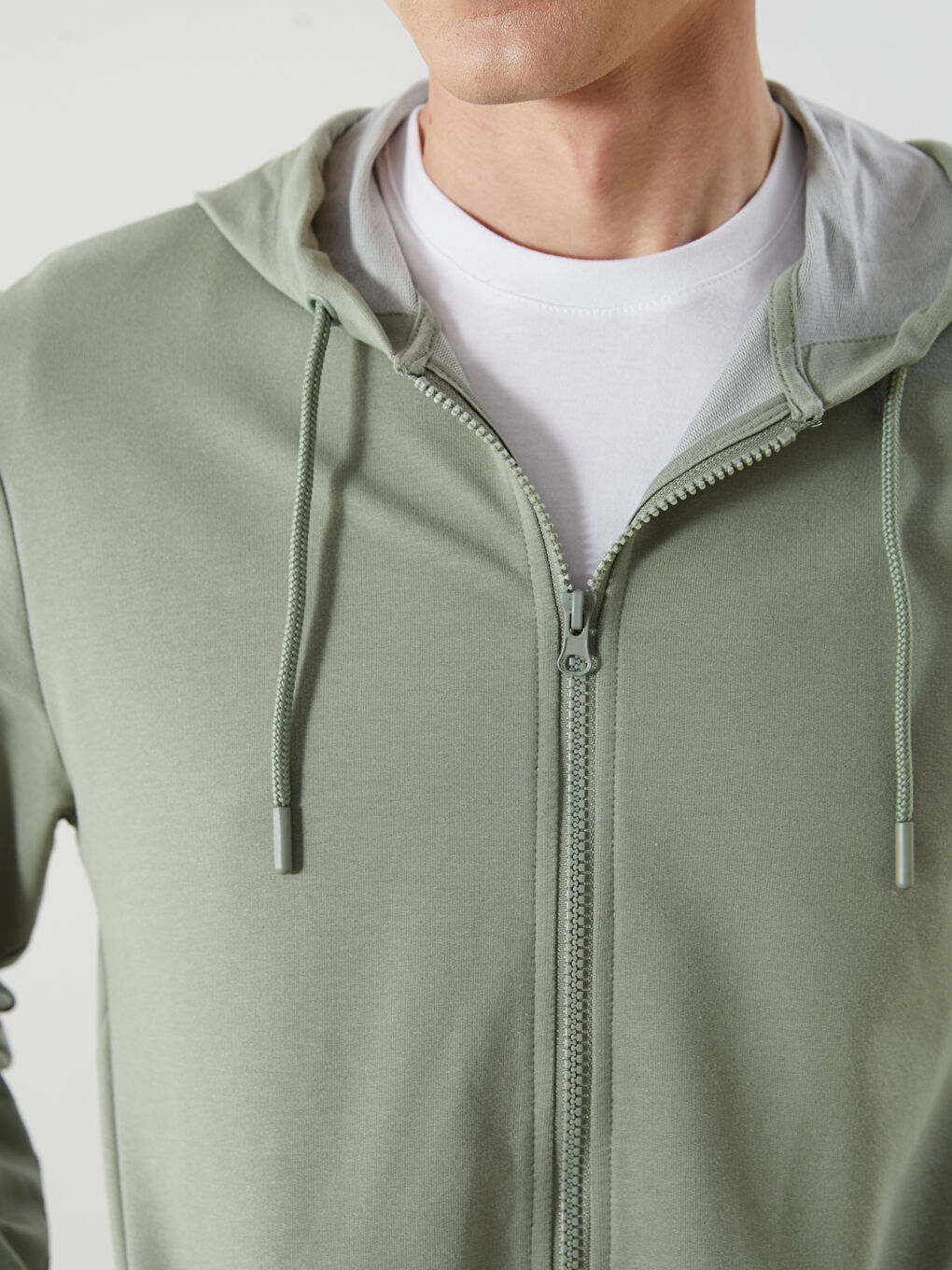 LCWAIKIKI Basic Hooded Long Sleeve Men's Zip-Up Sweatshirt -W52054Z8-YVQ