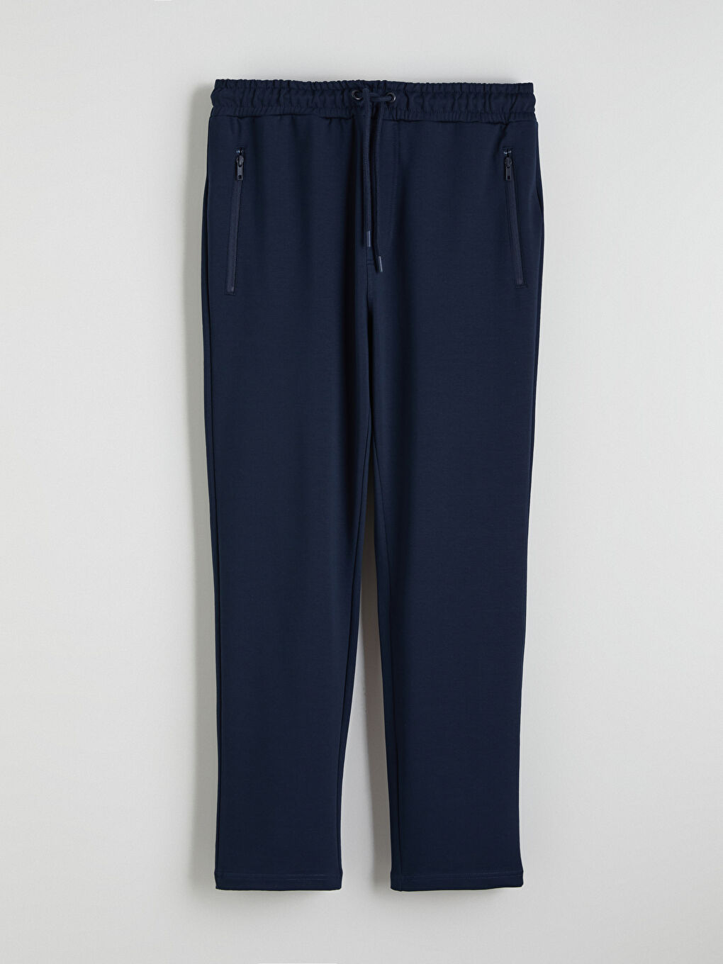 بنطال رياضة بقصة عادية للرجال