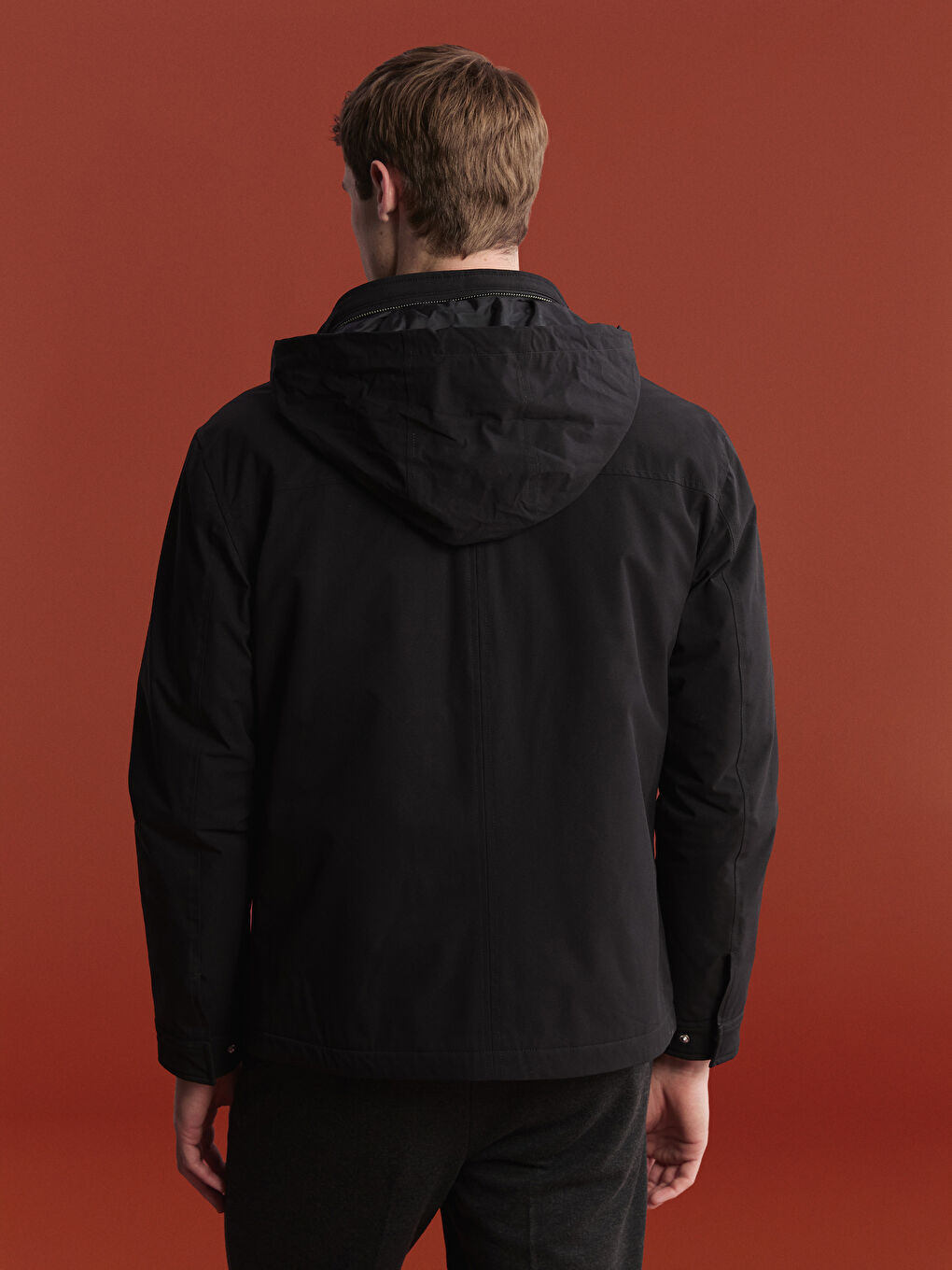 Мужская куртка стандартного кроя с капюшоном-4