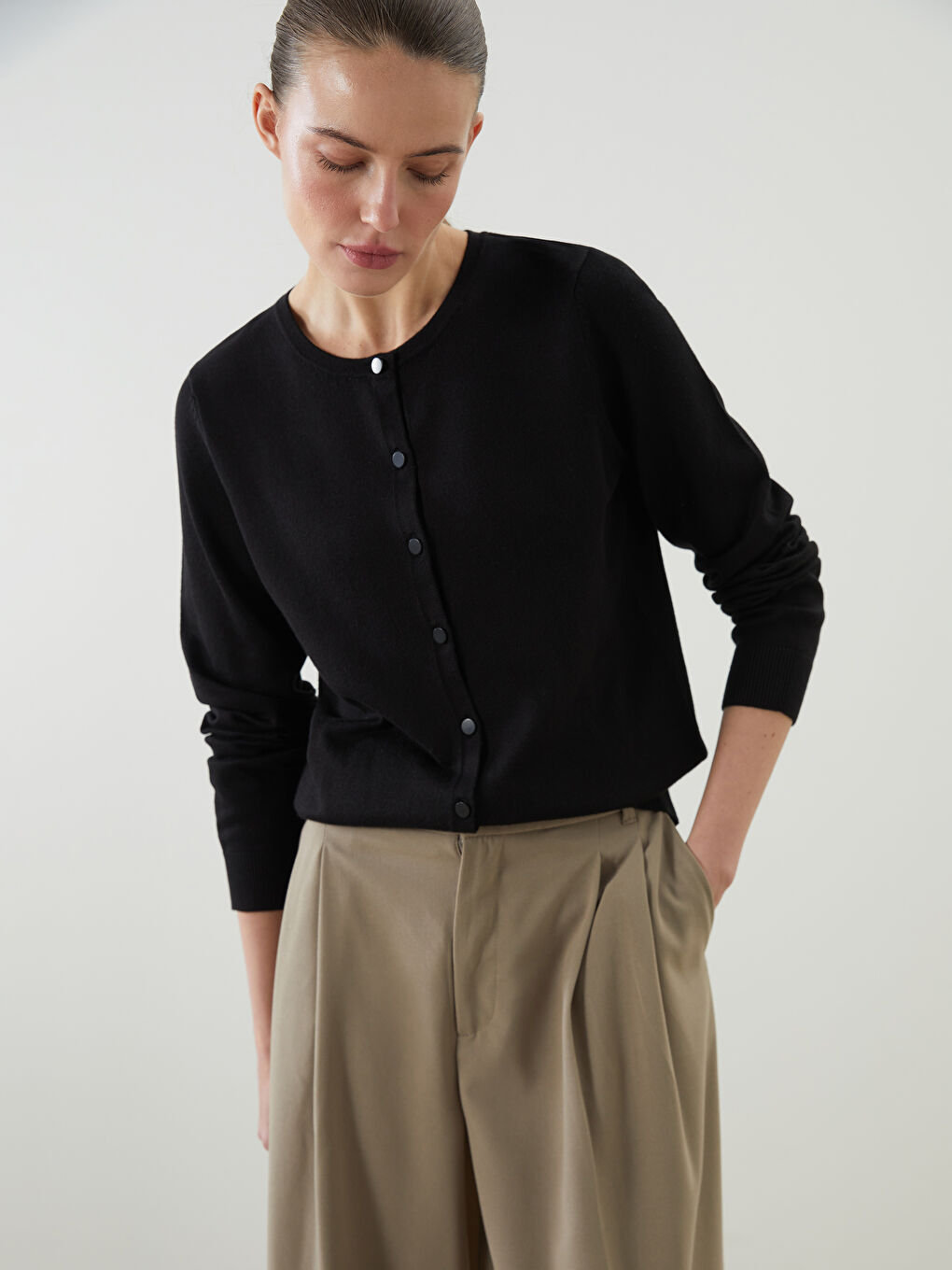 LCWAIKIKI Classic Crew Neck Women's Knitwear Cardigan -W52172Z8-CVL