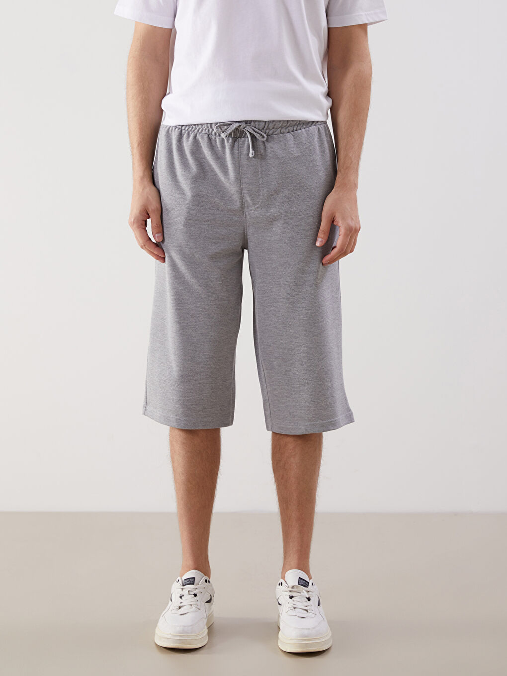 Gri Standart Kalıp Beli Bağlama Detaylı Erkek Şort-2
